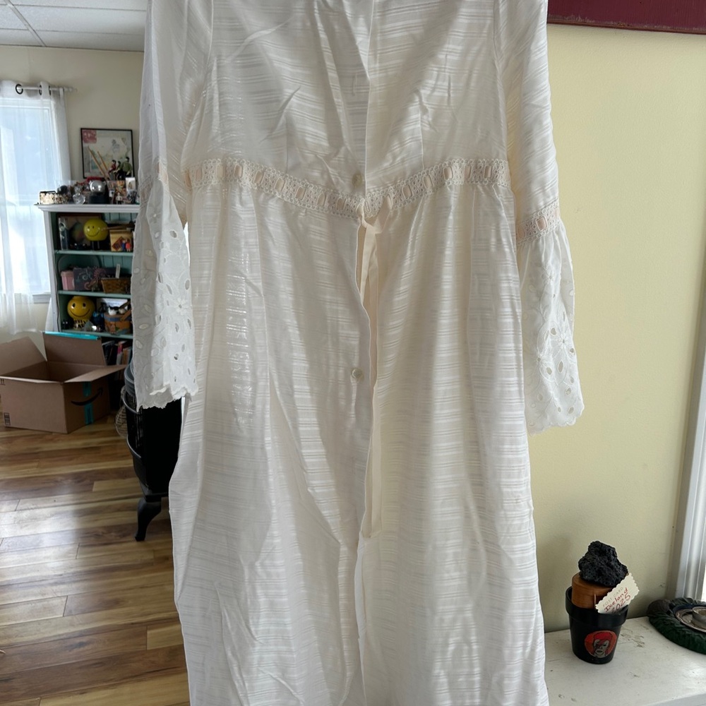 Women’s Cream Lace-Trim Sleep Robe
